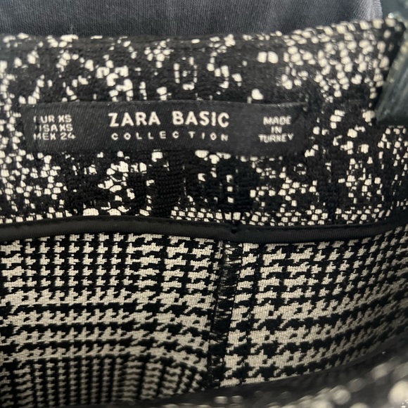 Black and White Lace Pencil Skirt - Picture 5 of 5